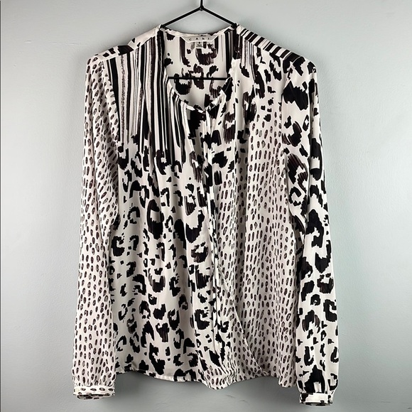 Cabi Animal Print Faux Wrap Long Sleeve Blouse Size S - Picture 1 of 8